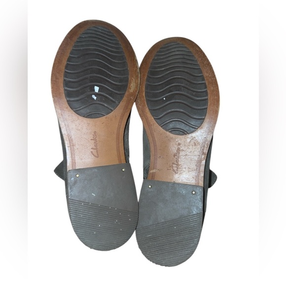 Clarks NWOT Dark Grey Suede Booties - Picture 5 of 6